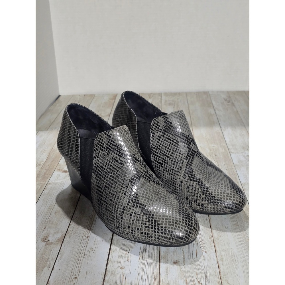 Vionic Ladies Gray Snakeskin Elevated Stanton Wed… - image 1